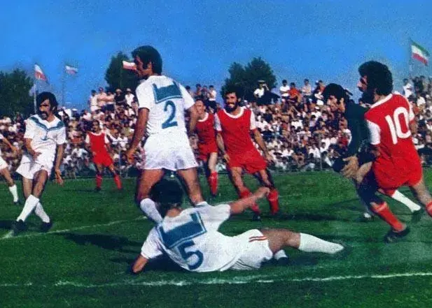 برگی از تاریخ/ شلوغترین روز انزلی با ملوان – پرسپولیس!