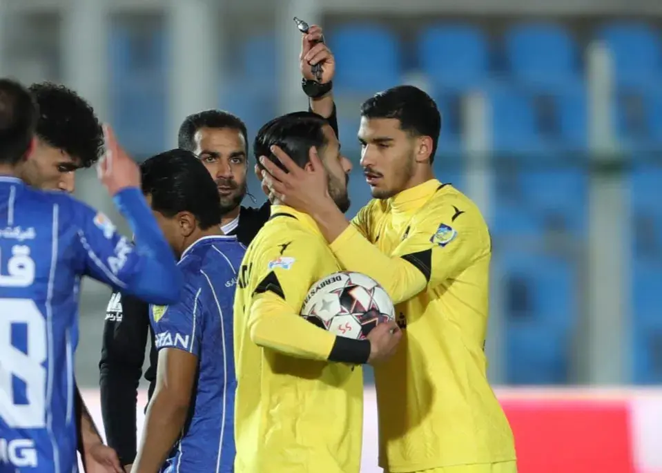 بغض پسر رشتی شمس آذر مقابل استقلال ترکید