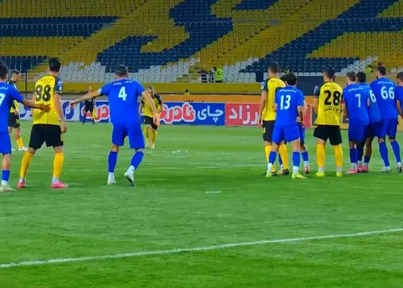 بهترین بازی فصل رضایی در روز پرنوسان:/ بازگشت کاوه به تخصص قدیمی: سوپرگل از روی کاشته!