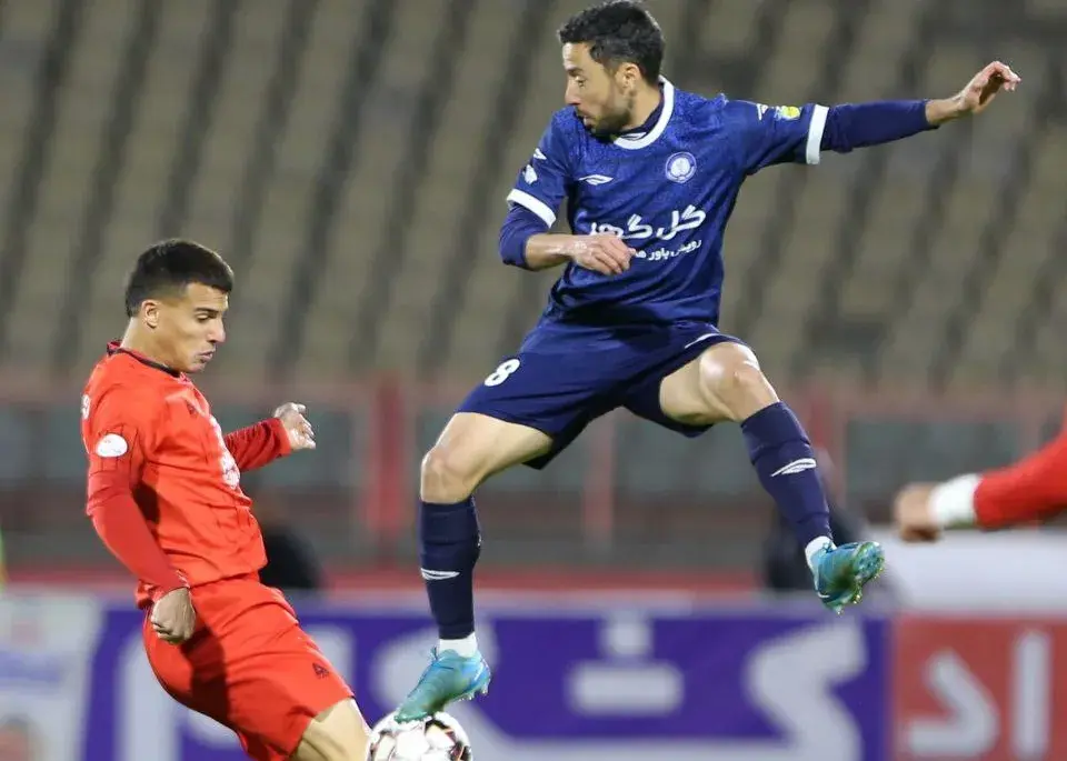 جدال مدعیان برای صدر/ گزارش زنده: تراکتور 1 – گل‌گهر صفر