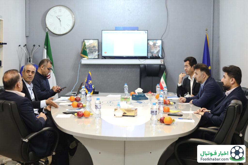 جلسه مدیران استقلال خوزستان با تاجرنیا (عکس)