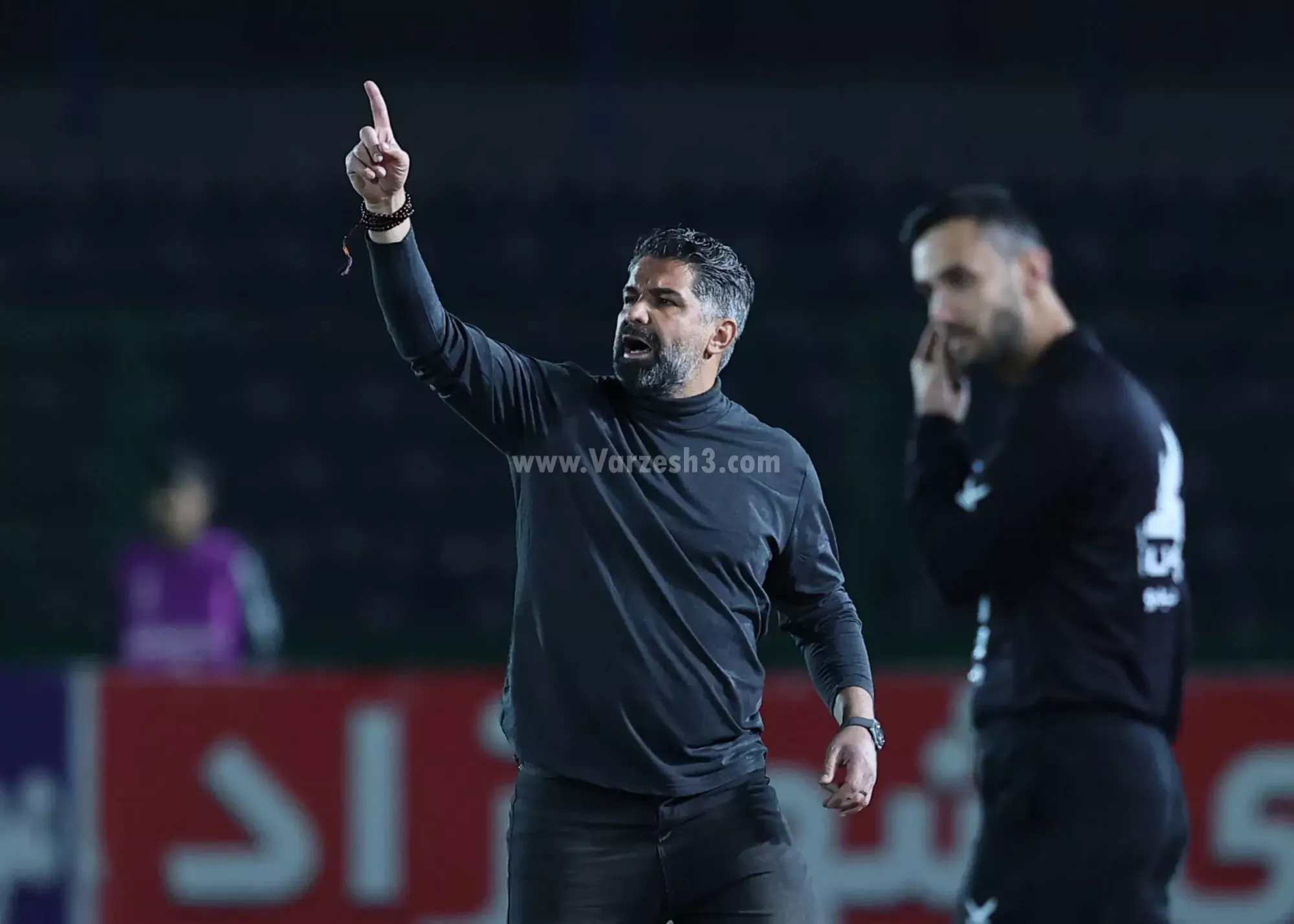 جلوی آینه که میروم شرمنده نیستم؛/ پیروز قربانی: شما را با خاک یکسان می‌کنم!