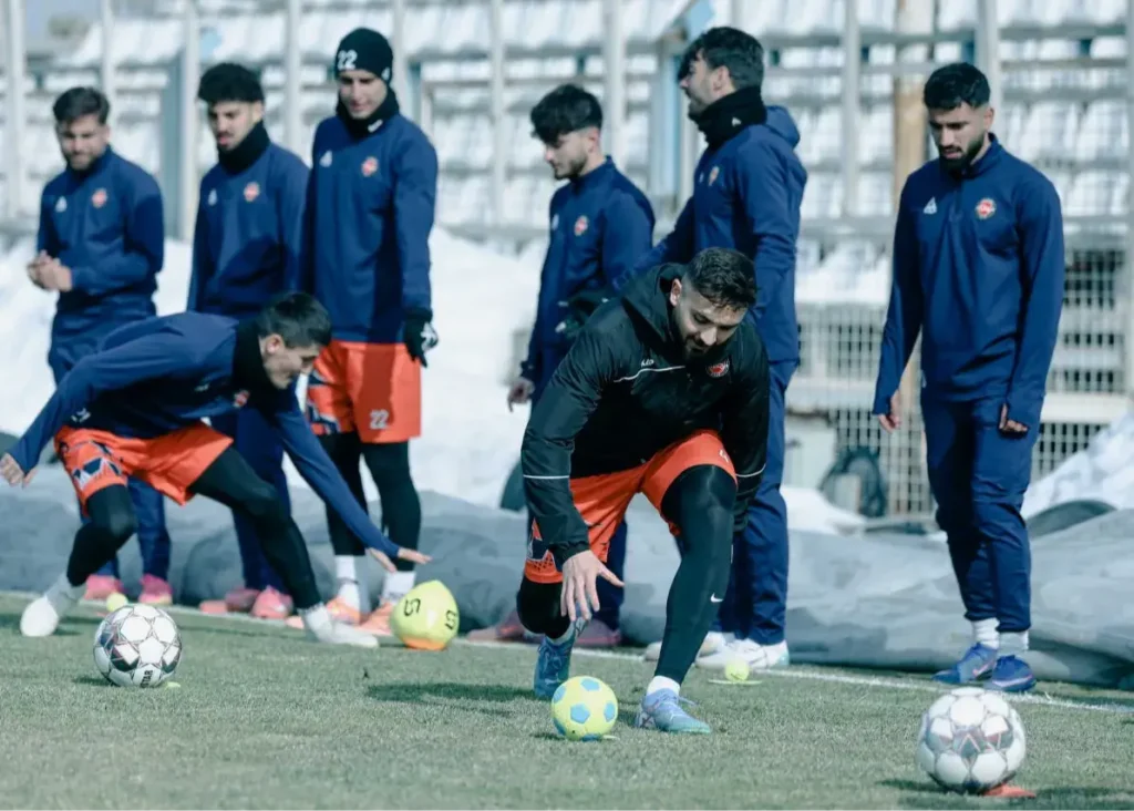 حرکت سریع تراکتور به سوی رکوردها