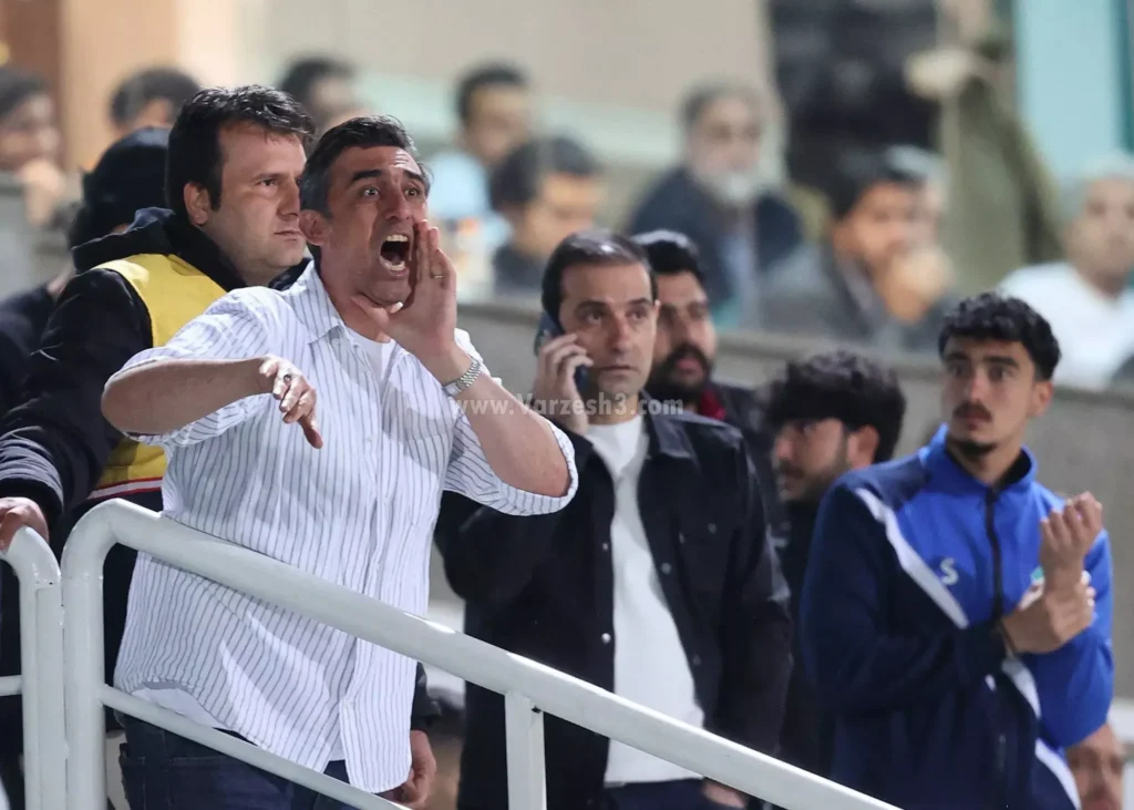 خشم و غضب رحمتی روی سکو: تعویضت نمی‌کنم!