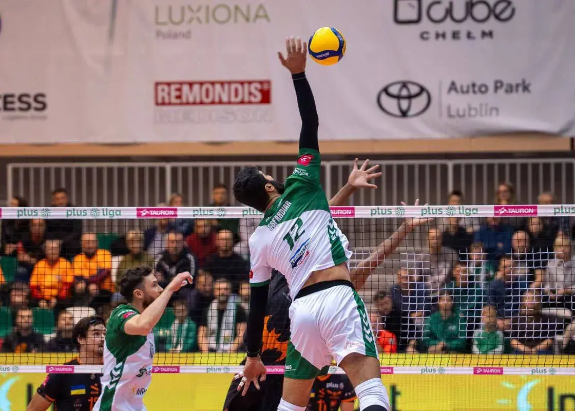 درخشش تلخ اسفندیار: هدیه گران‌بها به عبادی‌پور