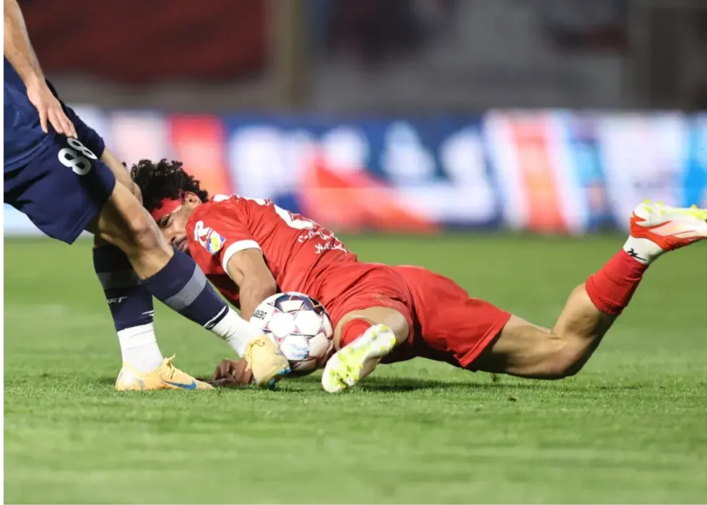 دو سر شکسته در بازی حساس هفته / عیدی و معامله‌گری به خون کشیده شدند! (عکس)