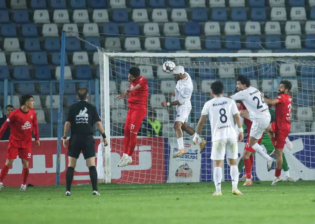 دوگل محمدی مقابل مدعیان سرخپوش:/ مهاجم ملوان صدر جدول لیگ را بهم ریخت!