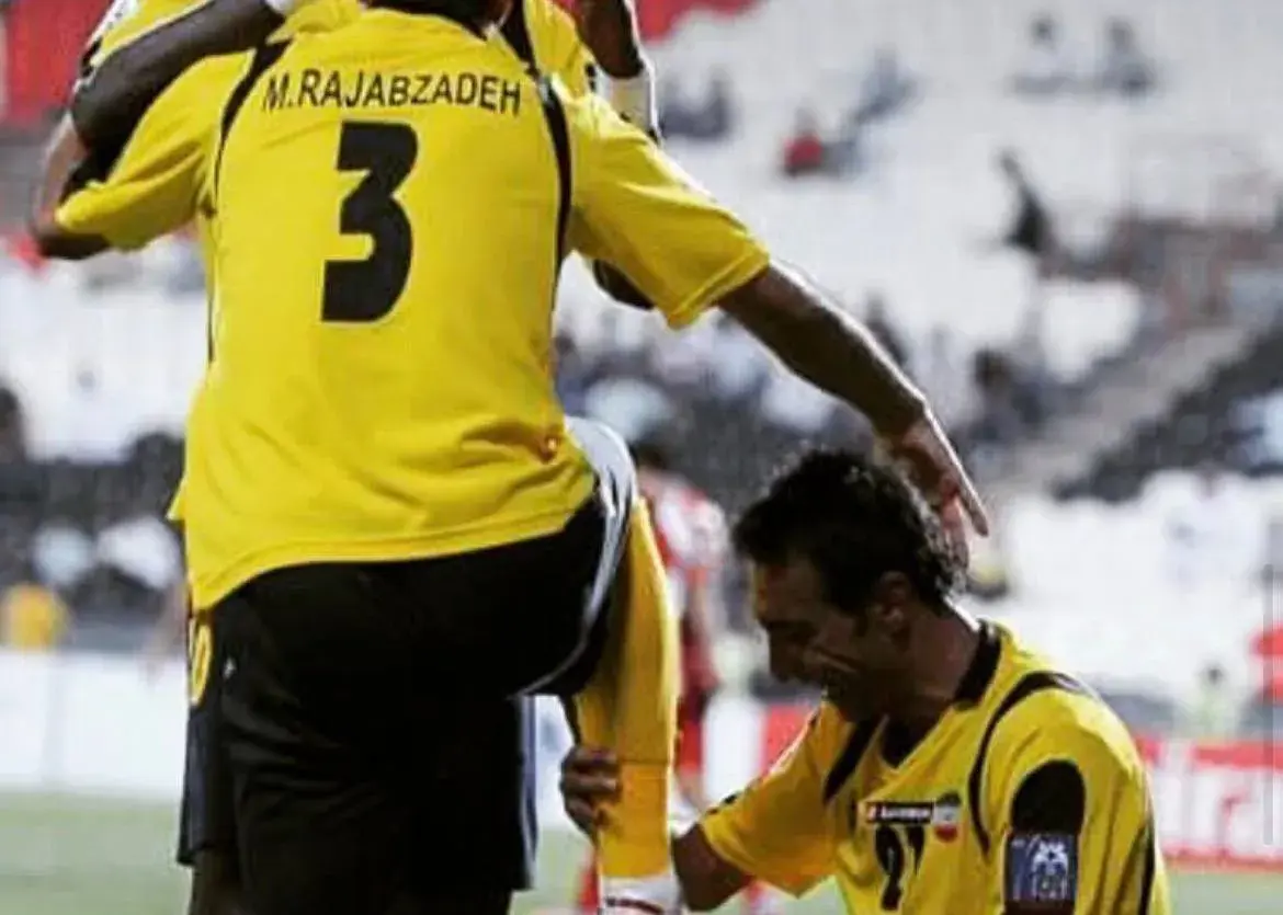 رجب‌زاده از بازی در ابومسلم تا نیمکت سایپا؛/ یادگاری شیرین عنایتی برای یار قدیمی‌‎اش(عکس)