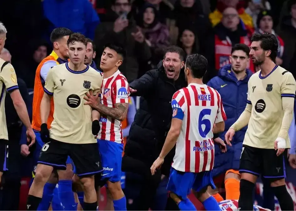 رفتار غیرحرفه‌ای: کری عجیب سیمئونه برای یامال!