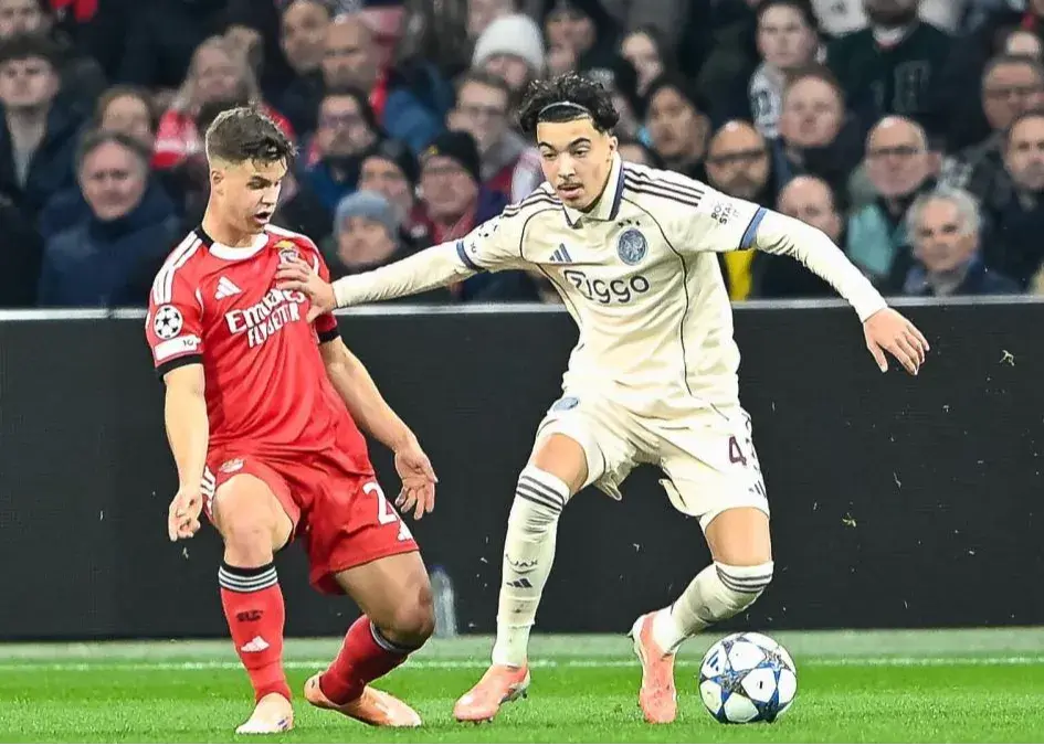 زمانی کودک‌-سلبریتی بود و فوتبالیست بزرگی شد/ آراتِ بلژیکی هلند را به آتش کشیده است!