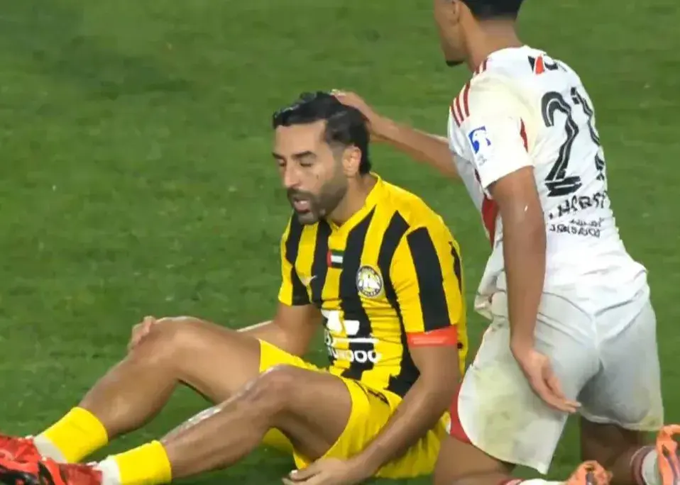 سامان پاس گل داد و اخراجی گرفت؛/ کارت قرمز برای چیدن موی قدوس در زمین! (عکس)