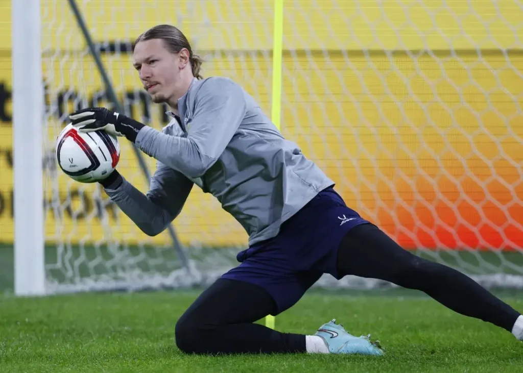 ستایش پرشور آرسن ونگر از سافونوف/ شوالیه را کنار بگذارید: گلر اول پی‌اس‌جی اعلام شد