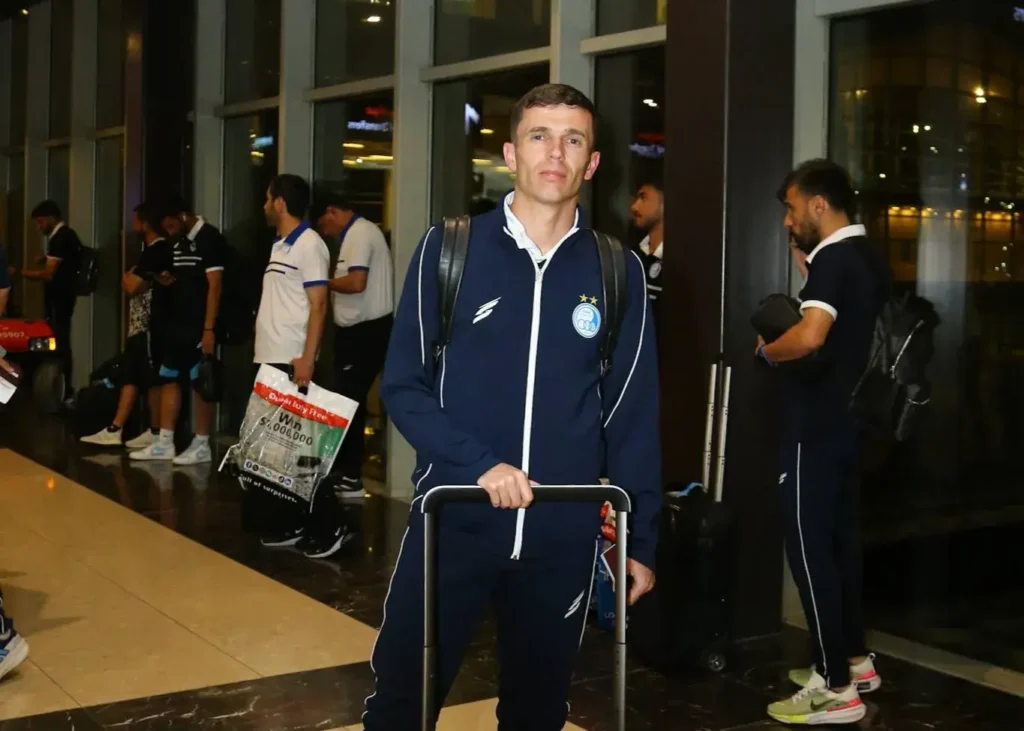 سفر از دبی به امان با چند ساعت معطلی/ استقلالی‌ها خسته به اردن رسیدند(عکس)