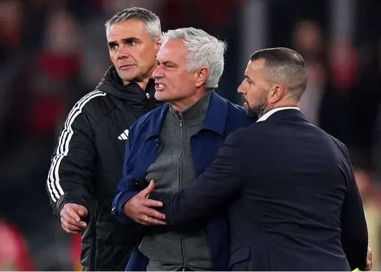 سمیر نصری گذشته ژوزه را به یادش آورد/ حمله جدید به مورینیو: 20 متر روی زانو سُر خوردی!