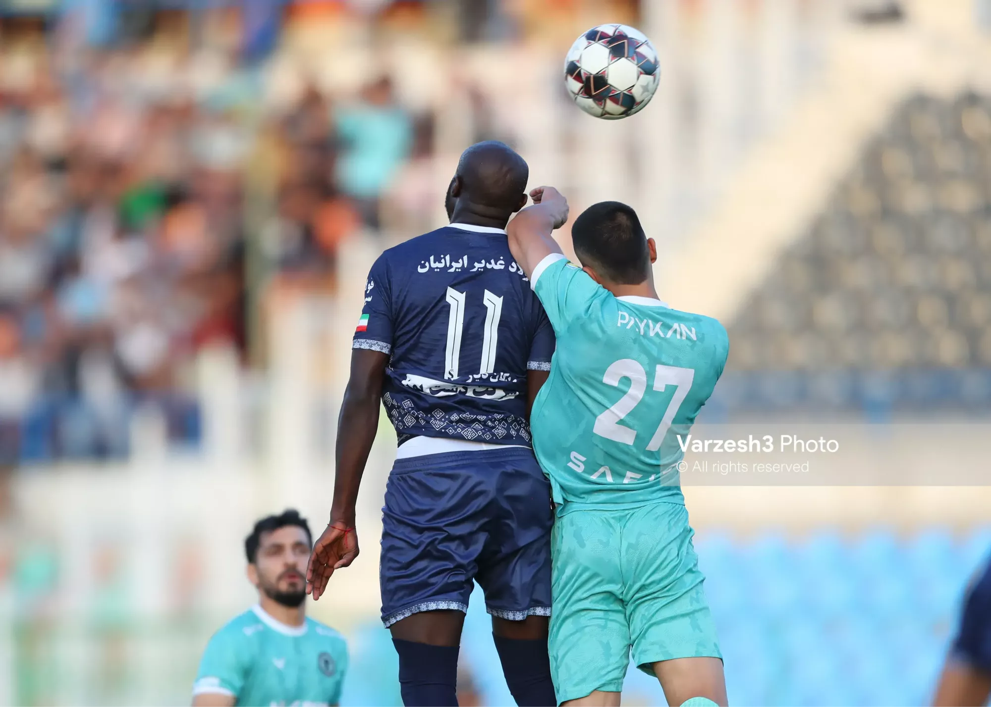 سه امتیاز سرنوشت‌ساز در دسترس دو تیم؛/ گزارش زنده: چادرملو یک – پیکان صفر