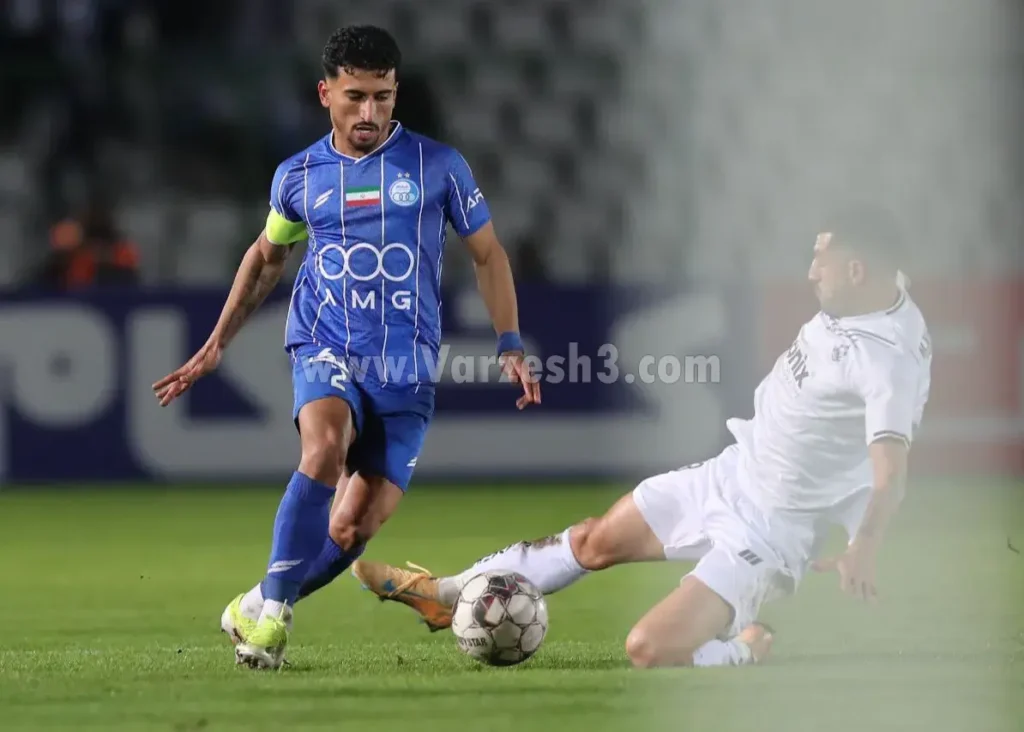 صالح جام جهانی را در دستگردی تمرین می‌کند