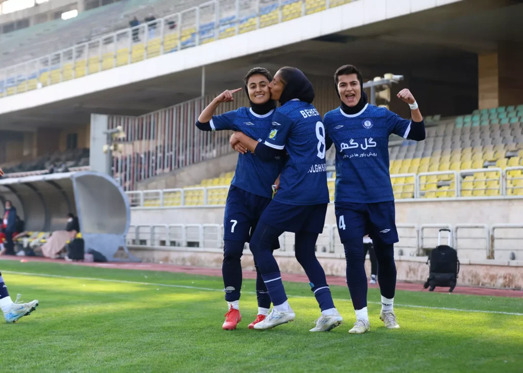 فراایساتیس 2 – گل گهر 4/ لیگ زنان: شیرازی‌ها نیامده از لیگ برتر رفتند