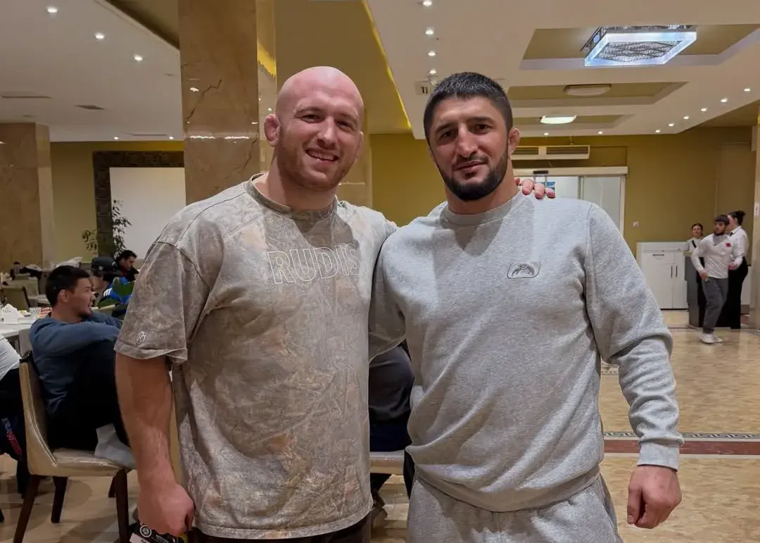 قاب مشترک ستاره ها قبل از فینال بزرگ؛/ اسنایدر- سعدالله‌یف: برنده دوئل پنجم کیست؟