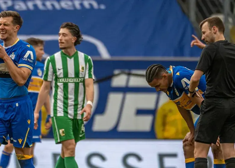 لیگ دسته چهار آلمان همه را غافلگیر کرد/ تاریخی: کارت زرد-قرمز بعد از یک و نیم ثانیه!