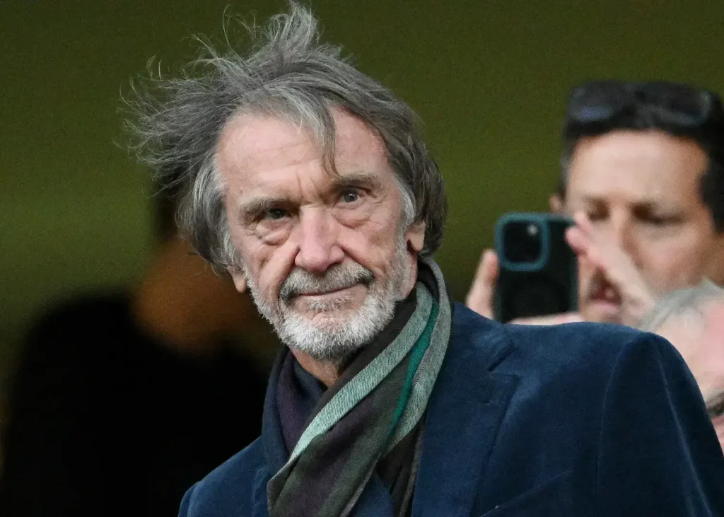 مالک منچستریونایتد مجبور به عذرخواهی شد