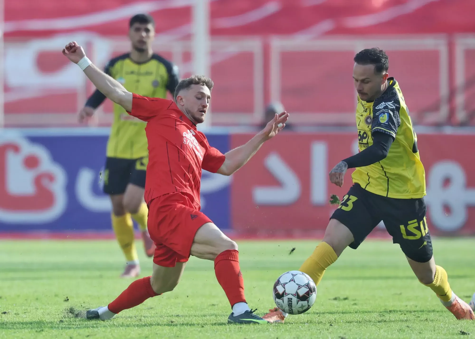 مدیرعامل سپاهان خبر داد:/ شکایت سپاهان، پرسپولیس و گل‌گهر برای تغییر جدول!