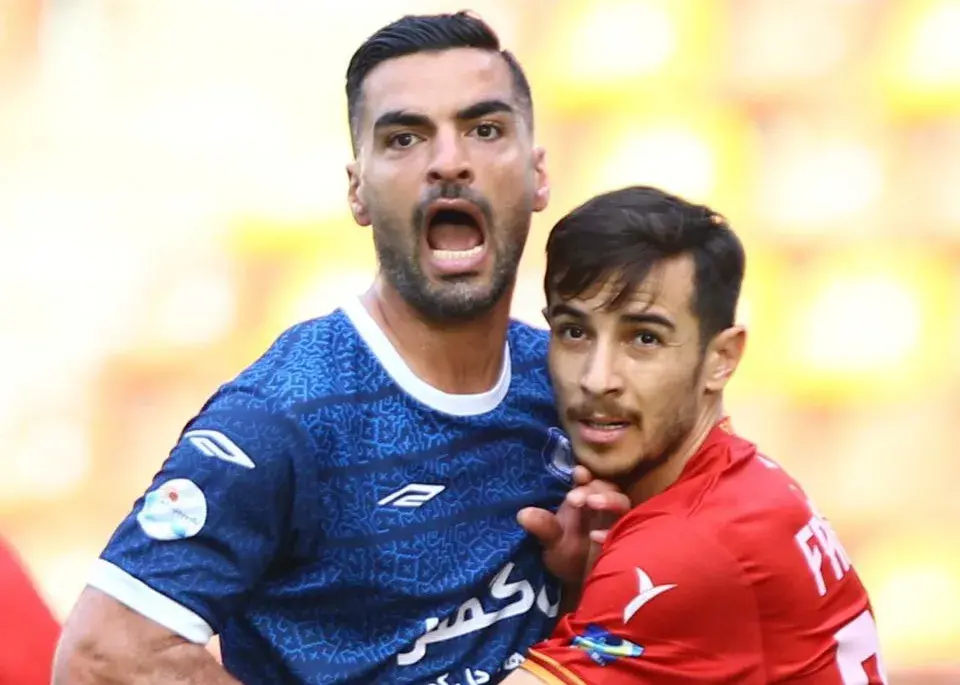 مرور فن روی تشک فولاد آرنا! / موذی بازی فرشاد احمدزاده دور از چشم وی ای آر