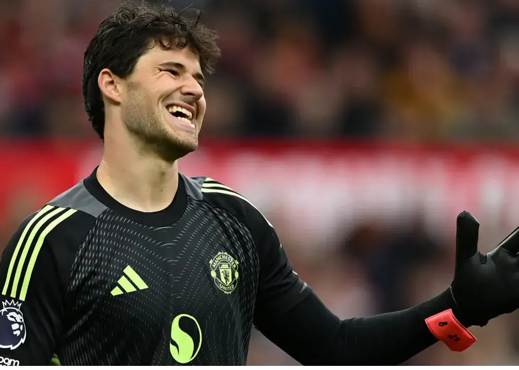 مقایسه با فن‌درسار باعث افتخار است/ منچستریونایتد یک گلر پنج ستاره خرید