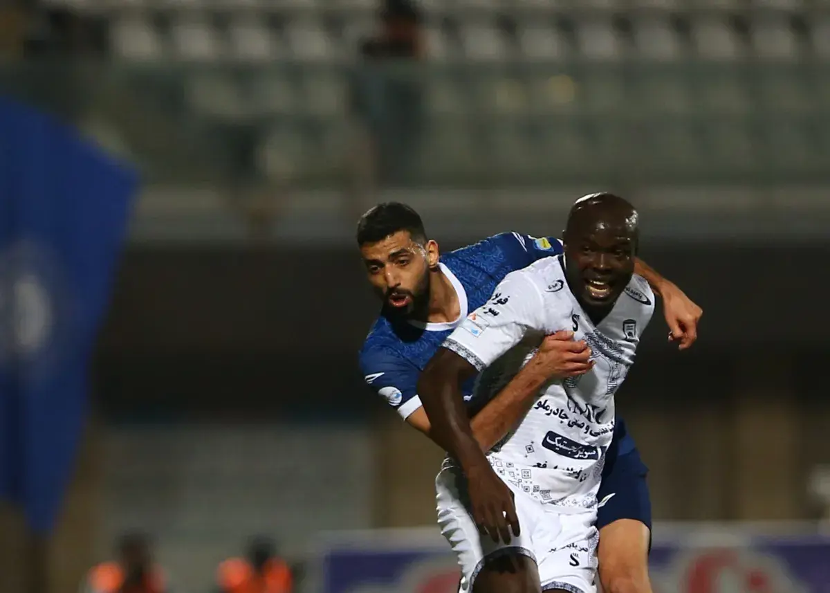 نبرد حساس مدعیان در دل کویر/ گزارش زنده: چادرملو 1 – گل‌گهر 1