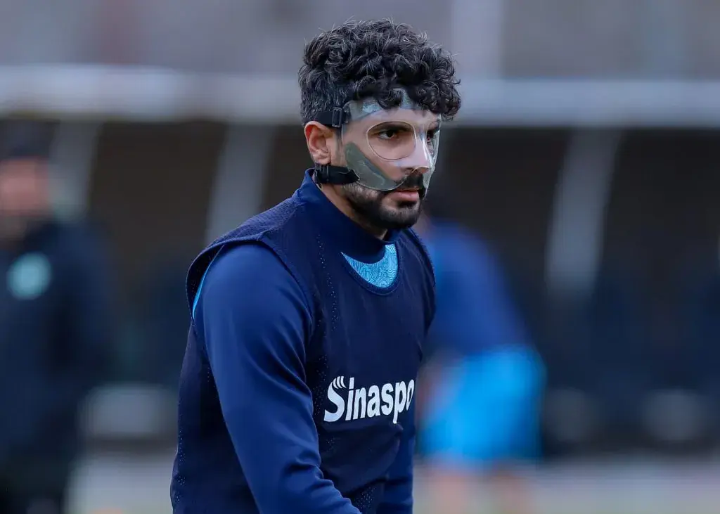 نقاب برای سیم‌خاردار ایرالکو (عکس)