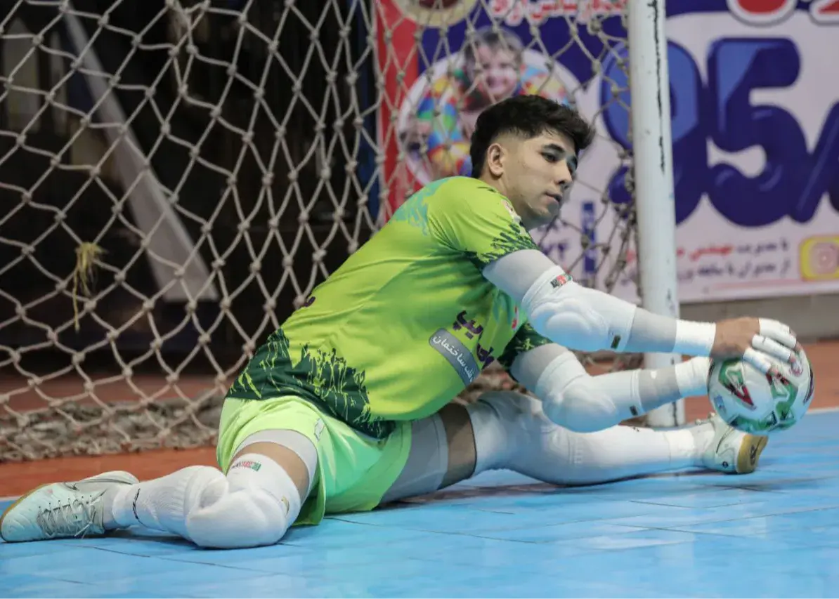 نمره قبولی سورپرایز کشاورز؛/ پشت پرده نیمکت نشینی گلر ملی‌پوش در ال‌کلاسیکو