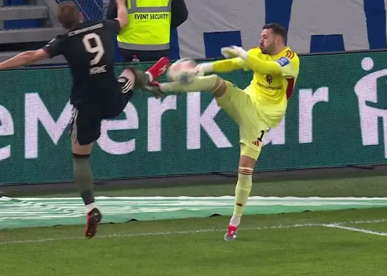 هامبورگ هم از داوری شاکی است/ هری کین از اخراج قسر در رفت!