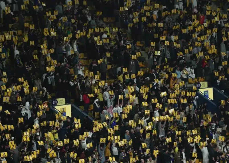 همه طرف کریستیانو هستند نه باشگاه/ حمایت تمام‌قد هواداران النصر از رونالدو (عکس)