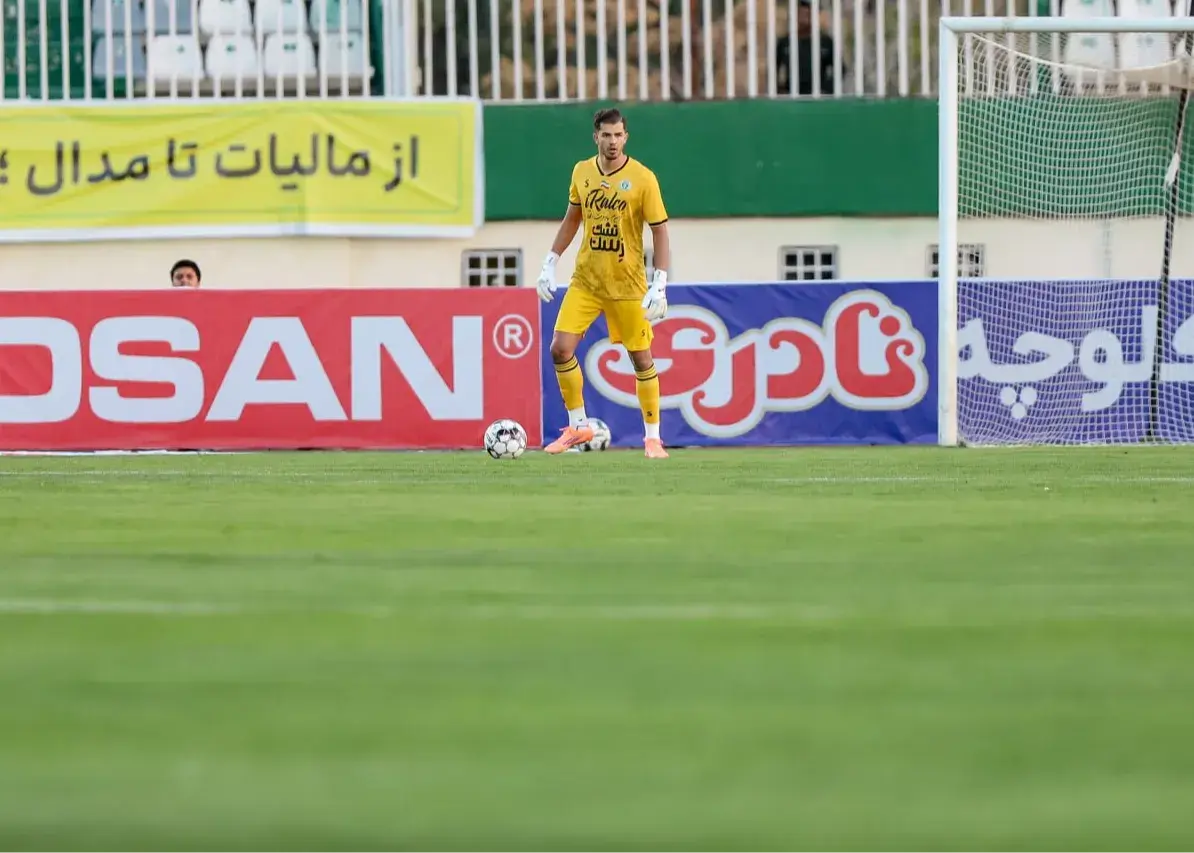 پاس گل دروازه‌بان ایرالکو هدر رفت!