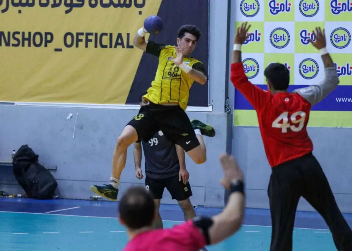 پرونده هفته سیزدهم لیگ هندبال در اصفهان بسته شد؛/ پایان یک هفته هیجان انگیز با صدرنشینی استقلال