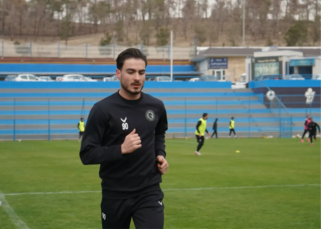 پیراهن شماره 90 در رختکن دستگردی:/ بازگشت کسری طاهری به لیست پیکان (عکس)