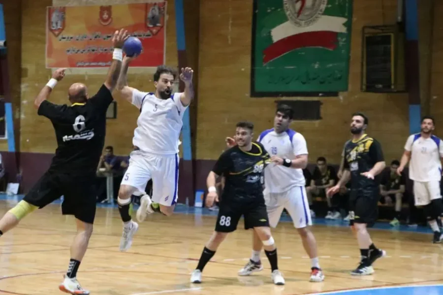 چهار تیم همچنان در کورس قهرمانی؛/ پایان شش روز جذاب با صدرنشینی استقلال