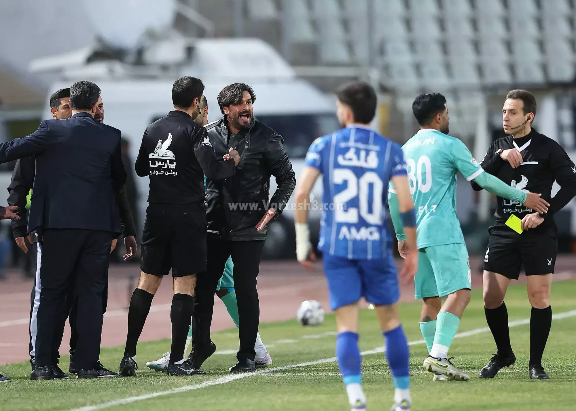 چون پیکان هوادار و پشتوانه ندارد باید سرمان را ببرند؟/ دقیقی: باید با اختلاف چهار گل استقلال را می‌بردیم