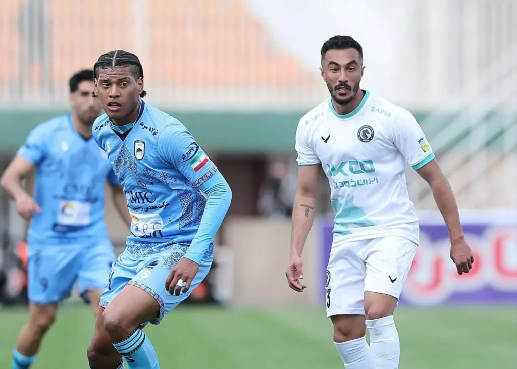 کاشته تماشایی آزادمنش چند سانتی‌متر بالا بود/ تیر دروازه‌، مانع از زیباترین گل هفته شد