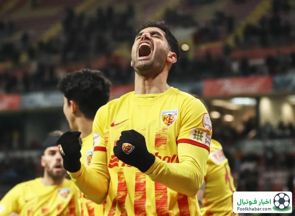 یک جای خالی در لیست 20 نفره؛/ علی کریمی چطور وارد لیست سپاهان می‌شود؟