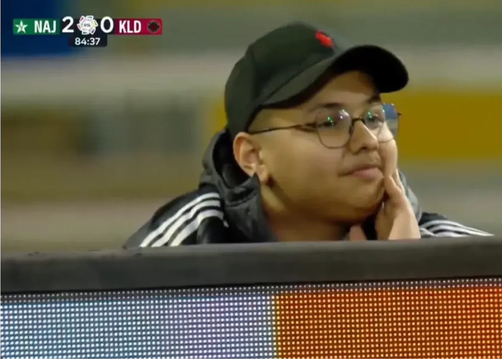 یک خودرو، هدیه به توپ جمع کن مضروب عربستان