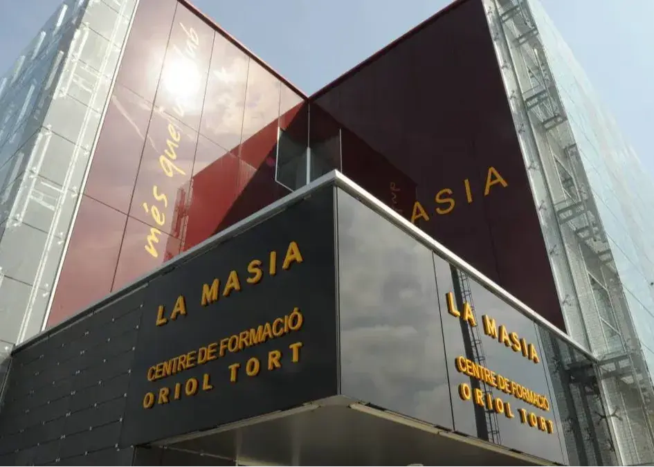 یکی از دیوارهای کمپ بارسلونا فرو ریخت