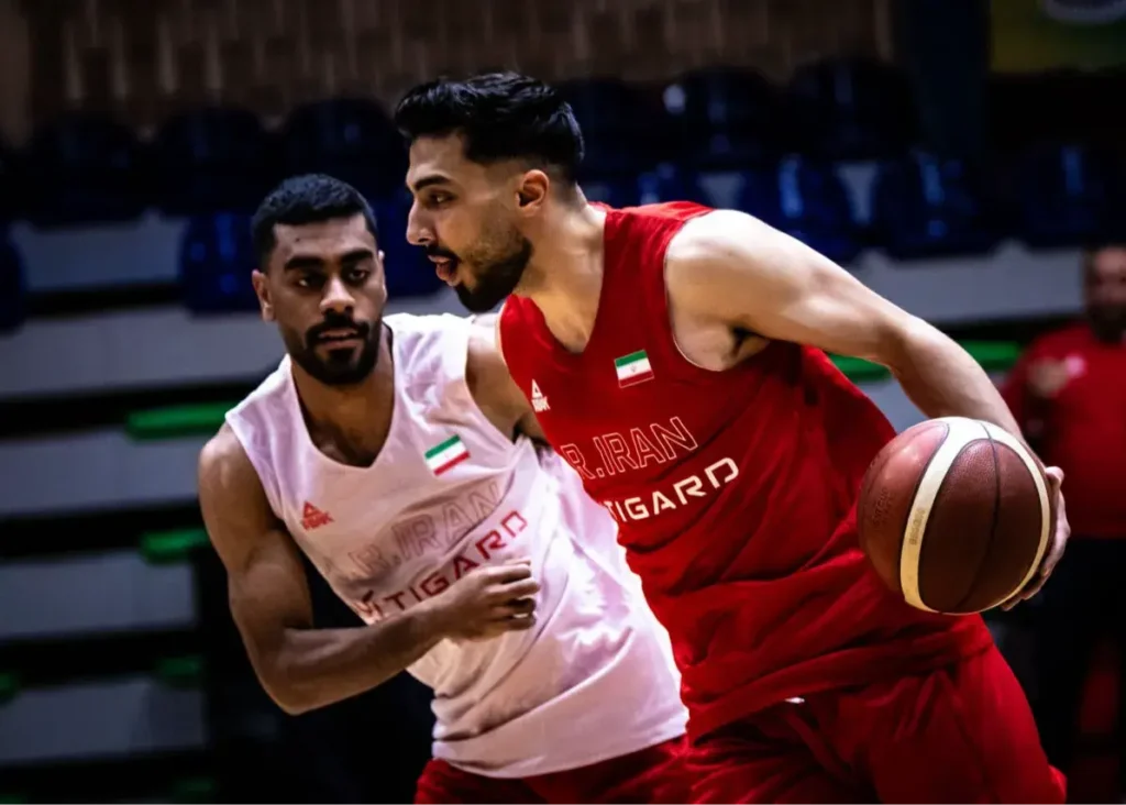 ۱۰ بازیکن زیر ۲۳ سال در اردوی پرفشار:/ شلاق مانولوپولوس بر بدن جوان‌های بسکتبال! (عکس)