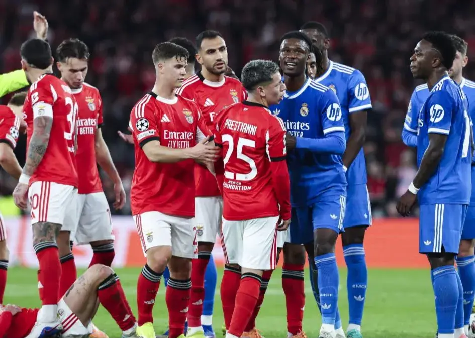 ‏بنفیکا با لحن تند، تکذیب کرد / اعتراف پرستیانی: به وینیسیوس گفتم میمون!