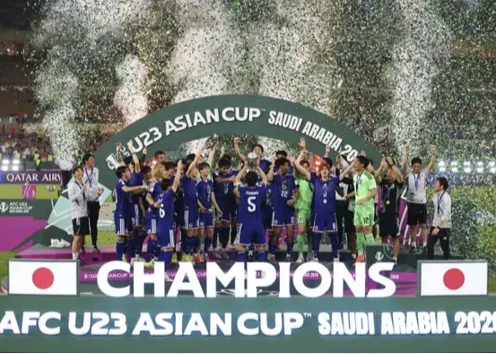 ‏فقط ژاپن لنگر خود را از آب بیرون کشید/ فوتبال آسیا در حال غرق شدن است!