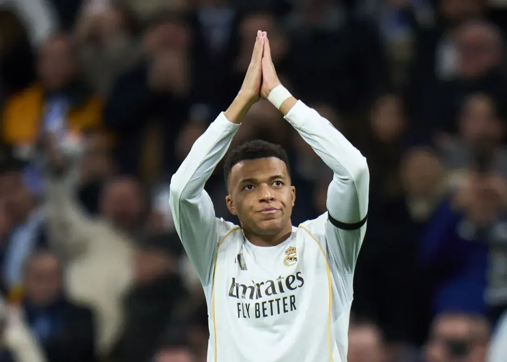 ‏‫انتقاد داور سابق اسپانیایی از ستاره رئال مادرید/ جنجال دلقک گفتن به داور: امباپه مصونیت آهنین دارد