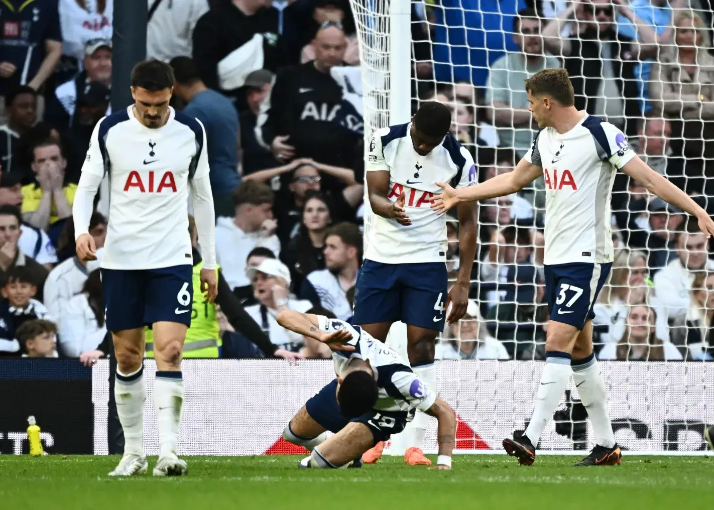 کابوس ادامه دارد/ تاتنهام ۲-۲ برایتون | اسپرز و چند سانتی‌متر تا سقوط!