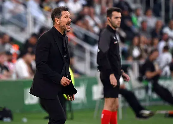 بد بودیم و از هواداران عذرخواهی می‌کنیم/ سیمئونه: تمام مسئولیت این باخت با من است