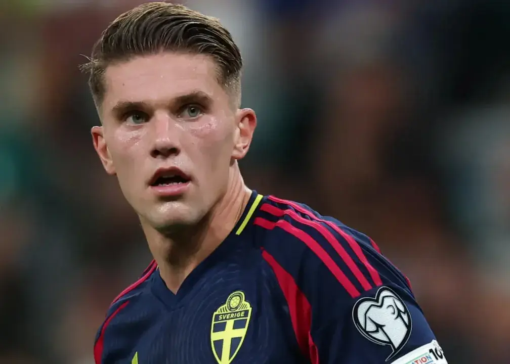 بازگشت رومانتیک: ستاره آرسنال با نامزدش آشتی کرد