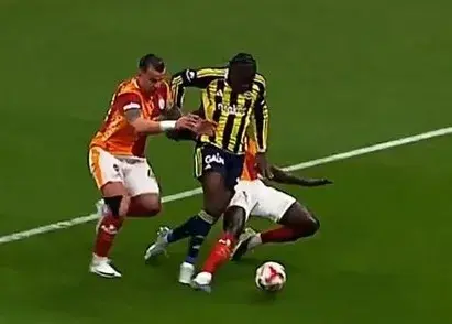 تالیسکا پنالتی از دست داد/ فرصت‌سوزی بزرگ رفیق رونالدو در دربی استانبول