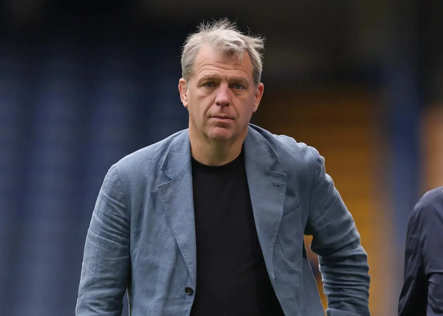 چندش‌آور! حمله هواداران چلسی به مالک باشگاه